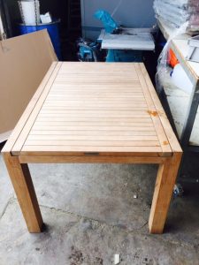 Extendable teak table